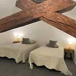 Confortable A Saugues Pour Randonneurs, 3 Spacieuses Avec Salle D'eau Privative - Fr-1-582-365