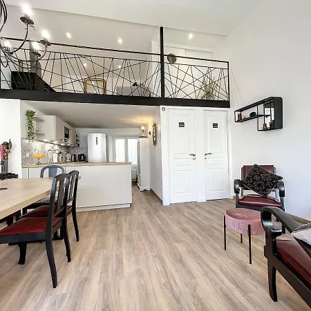 Holiday home Confortable A Saugues Pour Randonneurs, 3 Spacieuses Avec Salle D'eau Privative - Fr-1-582-365 *