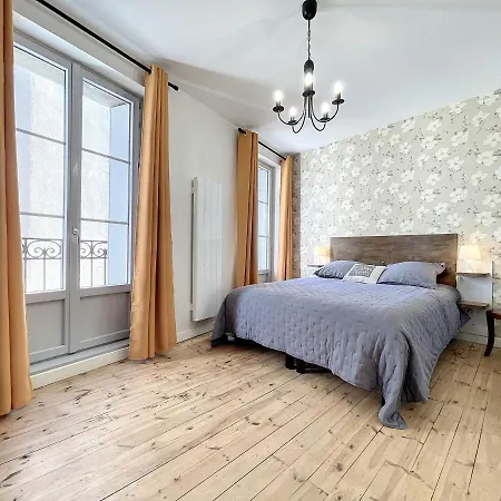 Confortable A Saugues Pour Randonneurs, 3 Spacieuses Avec Salle D'eau Privative - Fr-1-582-365 Holiday home *