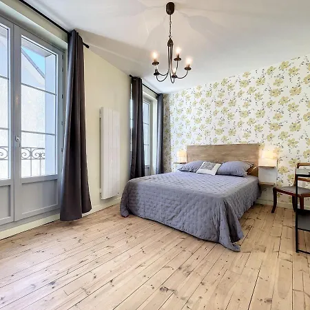 Confortable A Saugues Pour Randonneurs, 3 Spacieuses Avec Salle D'eau Privative - Fr-1-582-365 *