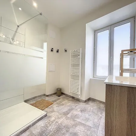 Holiday home Confortable A Saugues Pour Randonneurs, 3 Spacieuses Avec Salle D'eau Privative - Fr-1-582-365 *