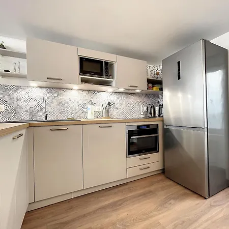 Confortable à Saugues Pour Randonneurs, 3 Spacieuses Avec Salle D'eau Privative - Fr-1-582-365